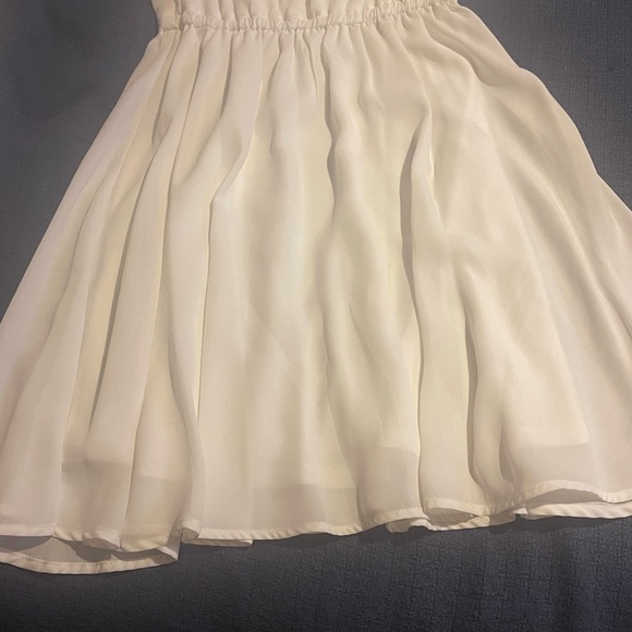 Xoxo dress with beaded collar - Picture 4 of 9